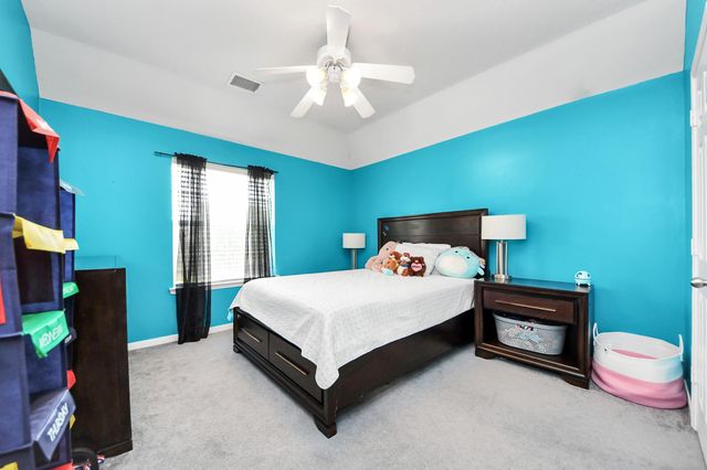 1917 Oak Shire Drive, Pearland, TX 77581