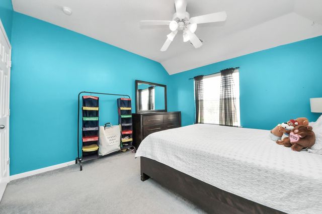 1917 Oak Shire Drive, Pearland, TX 77581