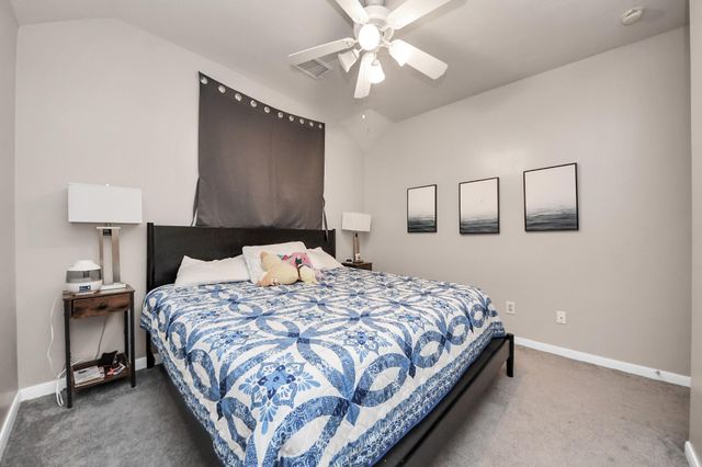 1917 Oak Shire Drive, Pearland, TX 77581