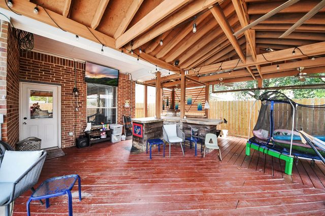 1917 Oak Shire Drive, Pearland, TX 77581