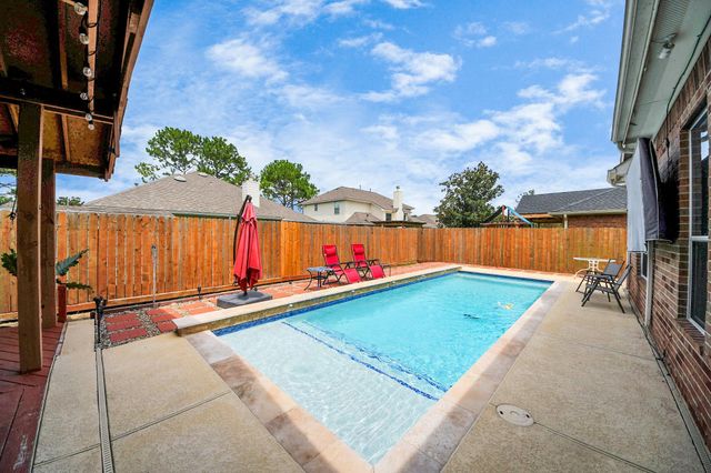 1917 Oak Shire Drive, Pearland, TX 77581