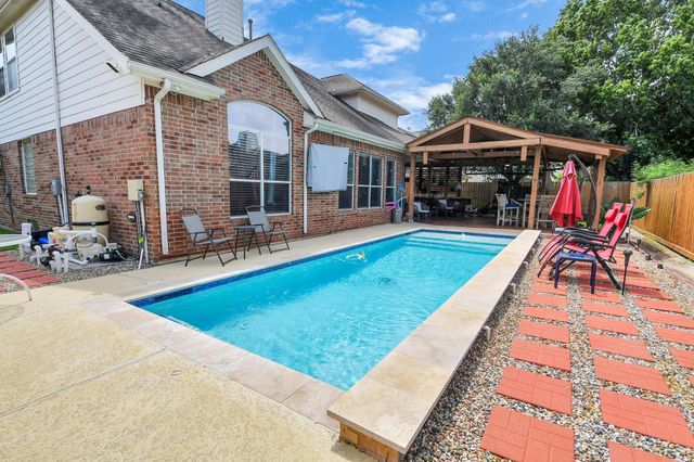 1917 Oak Shire Drive, Pearland, TX 77581