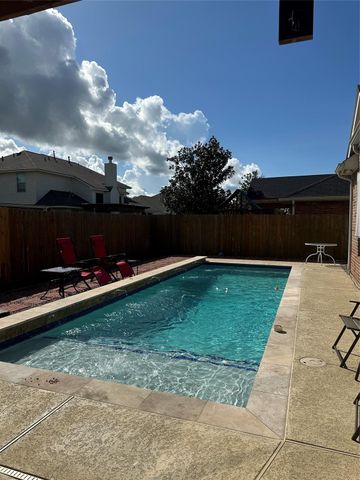 1917 Oak Shire Drive, Pearland, TX 77581