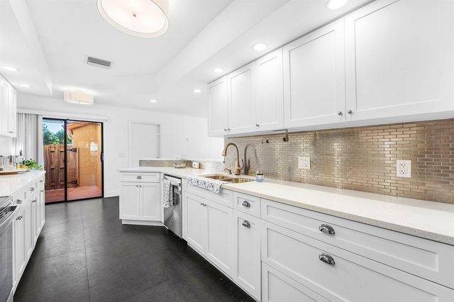 19931 Villa Lante Place, Boca Raton, FL 33434