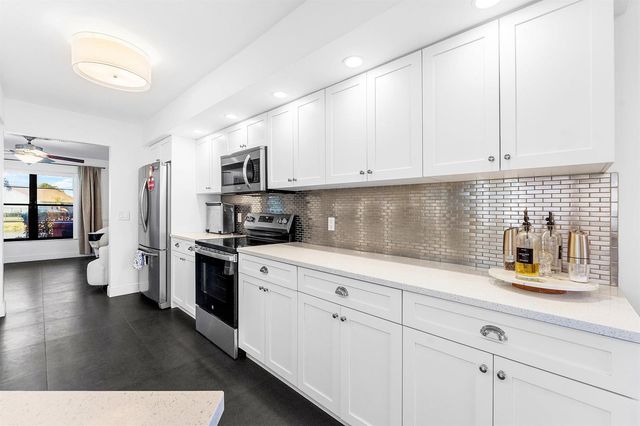 19931 Villa Lante Place, Boca Raton, FL 33434