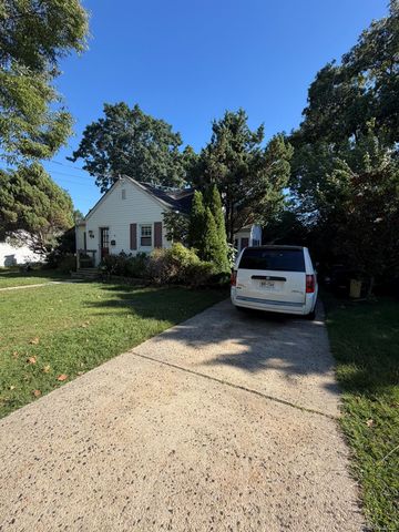 30 Beverly Road, Farmingdale, NY 11735