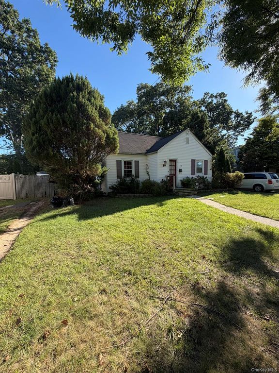 30 Beverly Road, Farmingdale, NY 11735 — photo 3