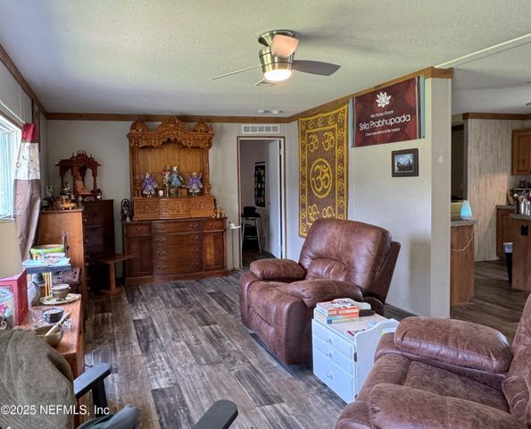 133 OAK Circle, Interlachen, FL 32148