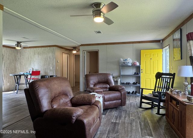 133 OAK Circle, Interlachen, FL 32148