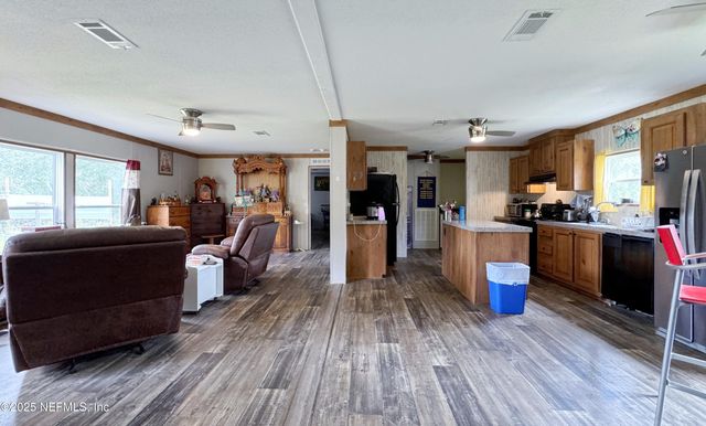 133 OAK Circle, Interlachen, FL 32148