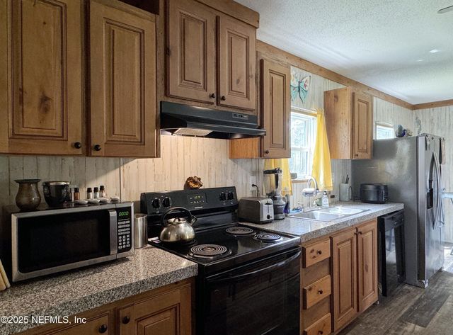 133 OAK Circle, Interlachen, FL 32148