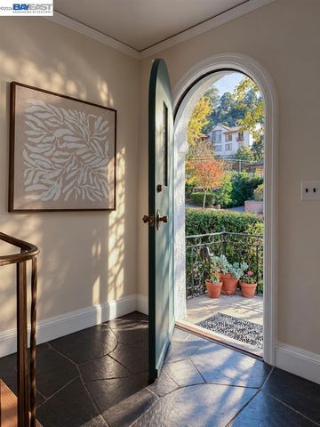 1594 Le Roy Ave, Berkeley, CA 94708