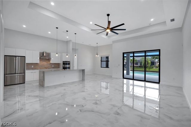 215 SW 37th LN, Cape Coral, FL 33914