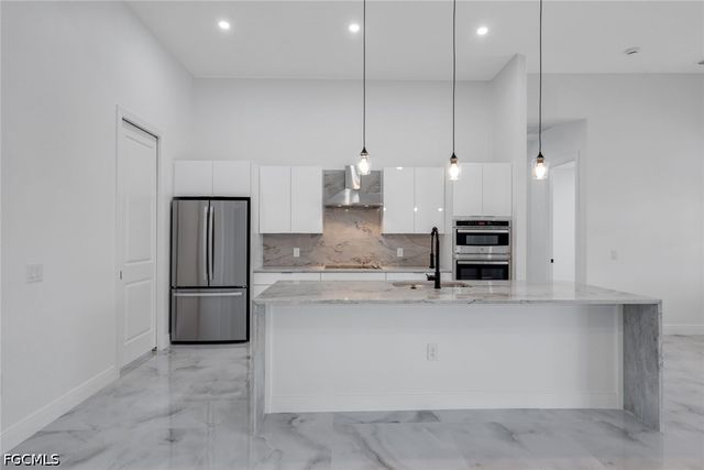 215 SW 37th LN, Cape Coral, FL 33914