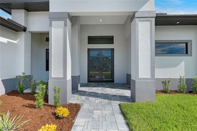 215 SW 37th LN, Cape Coral, FL 33914