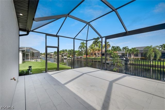 215 SW 37th LN, Cape Coral, FL 33914