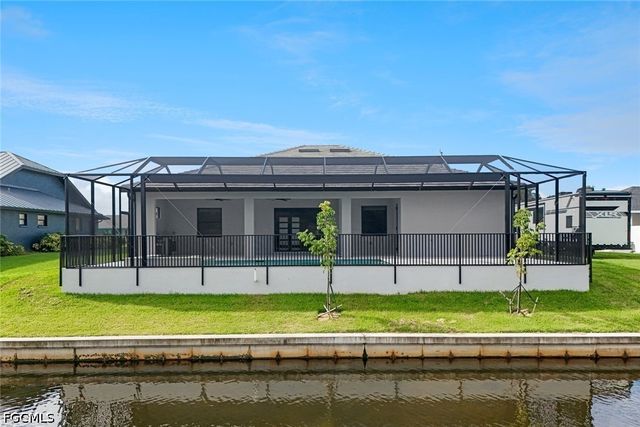 215 SW 37th LN, Cape Coral, FL 33914