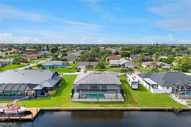 215 SW 37th LN, Cape Coral, FL 33914