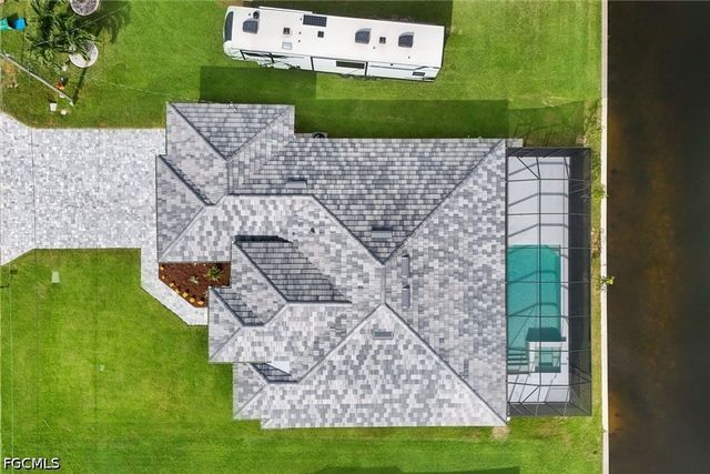 215 SW 37th LN, Cape Coral, FL 33914