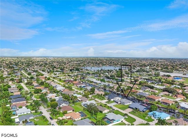 215 SW 37th LN, Cape Coral, FL 33914