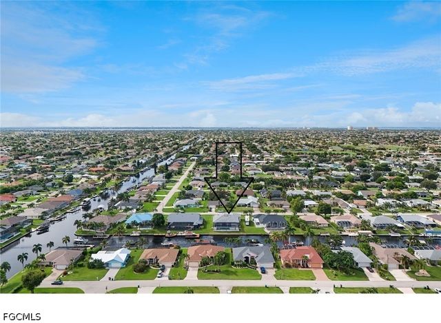 215 SW 37th LN, Cape Coral, FL 33914