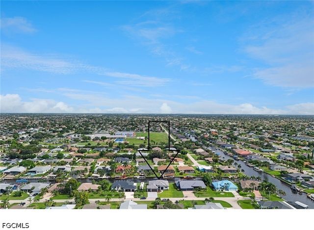 215 SW 37th LN, Cape Coral, FL 33914