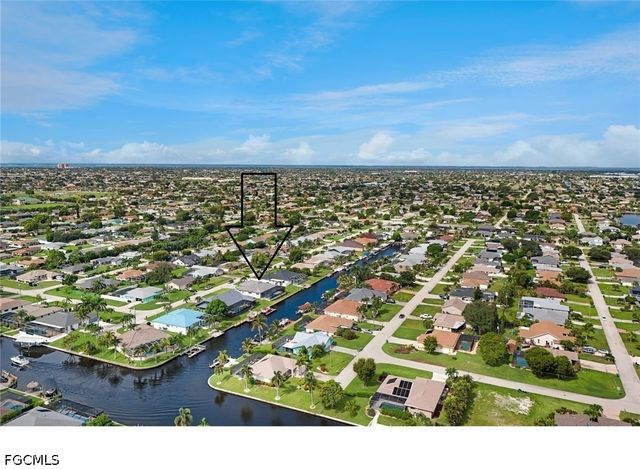 215 SW 37th LN, Cape Coral, FL 33914