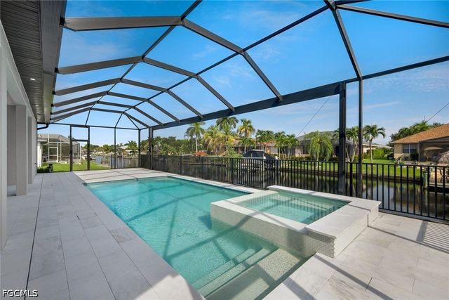 215 SW 37th LN, Cape Coral, FL 33914