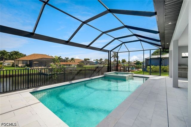 215 SW 37th LN, Cape Coral, FL 33914