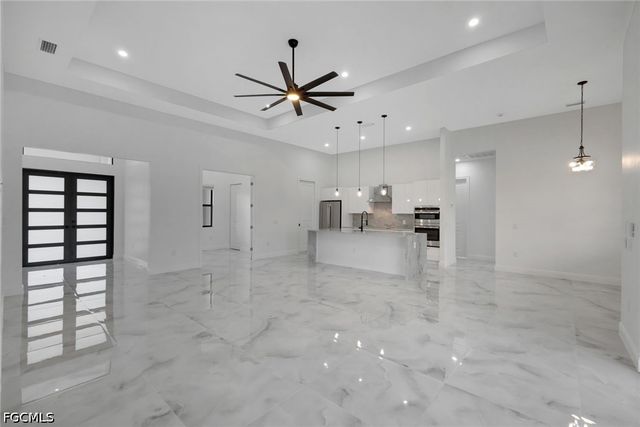 215 SW 37th LN, Cape Coral, FL 33914