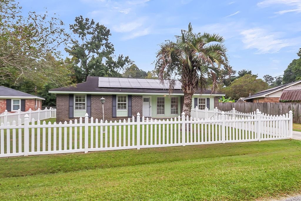 120 Robin Street, Summerville, SC 29485