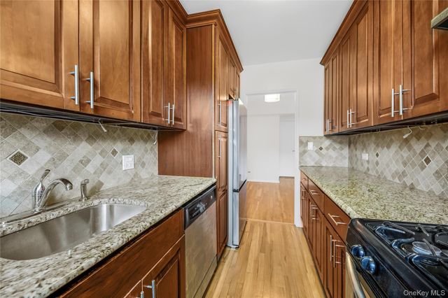 525 W 235th Street 6E, Bronx, NY 10463