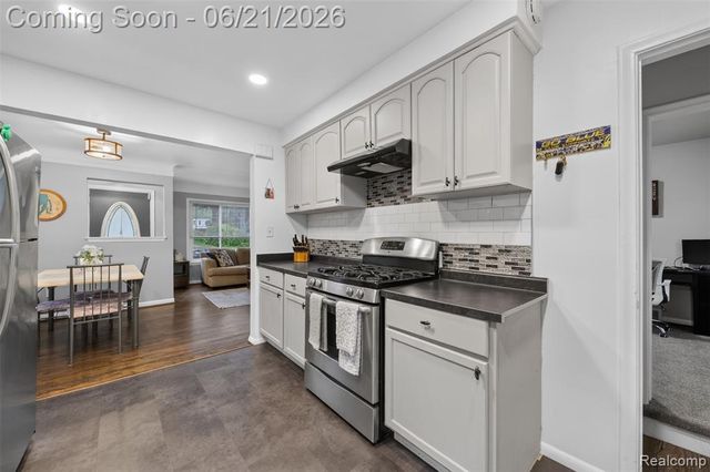 24660 Ridgedale Street, Oak Park, MI 48237