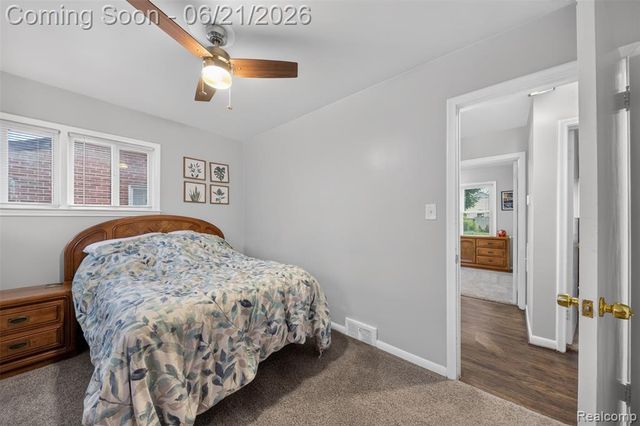 24660 Ridgedale Street, Oak Park, MI 48237