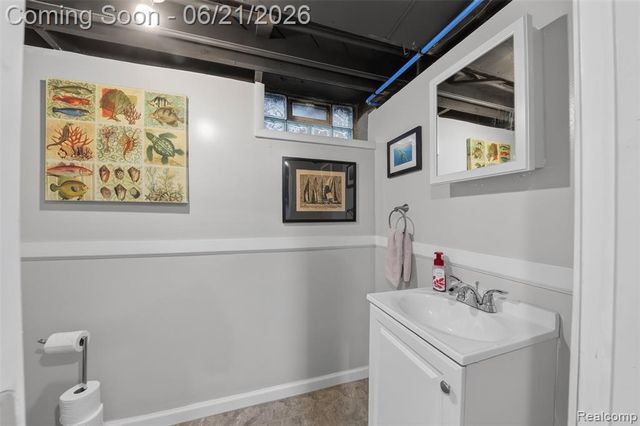 24660 Ridgedale Street, Oak Park, MI 48237