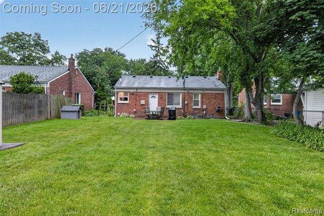 24660 Ridgedale Street, Oak Park, MI 48237