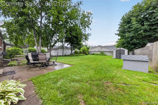 24660 Ridgedale Street, Oak Park, MI 48237