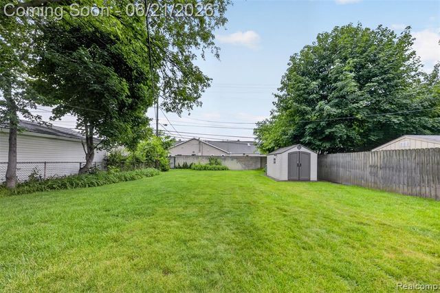 24660 Ridgedale Street, Oak Park, MI 48237