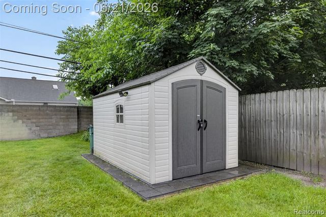 24660 Ridgedale Street, Oak Park, MI 48237