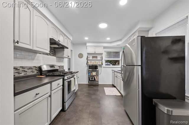 24660 Ridgedale Street, Oak Park, MI 48237