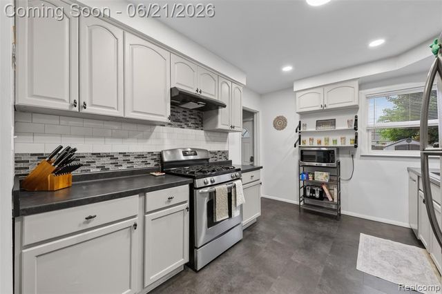 24660 Ridgedale Street, Oak Park, MI 48237