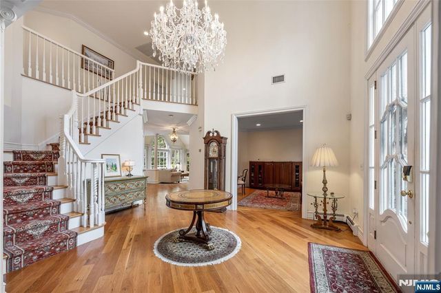 4 Hetzel Drive, Mahwah, NJ 07430