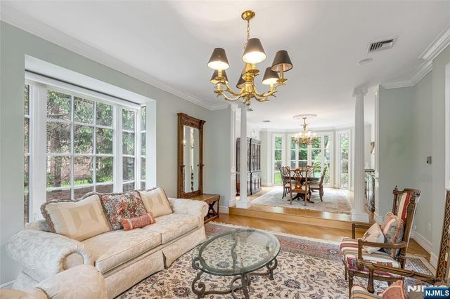 4 Hetzel Drive, Mahwah, NJ 07430