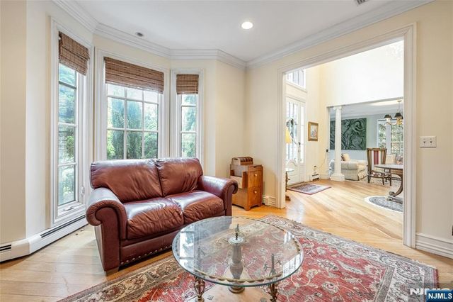 4 Hetzel Drive, Mahwah, NJ 07430