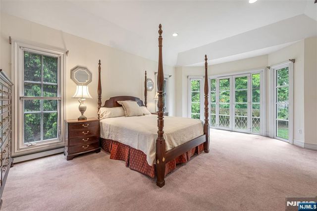 4 Hetzel Drive, Mahwah, NJ 07430