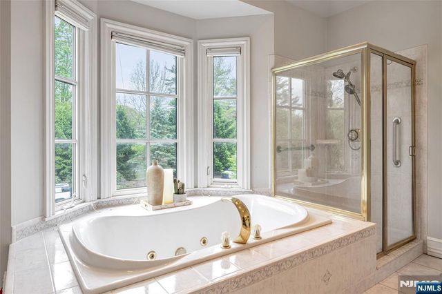 4 Hetzel Drive, Mahwah, NJ 07430