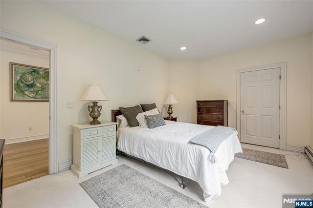 4 Hetzel Drive, Mahwah, NJ 07430