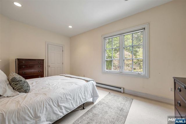 4 Hetzel Drive, Mahwah, NJ 07430