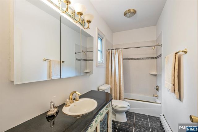 4 Hetzel Drive, Mahwah, NJ 07430