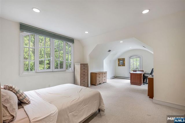 4 Hetzel Drive, Mahwah, NJ 07430